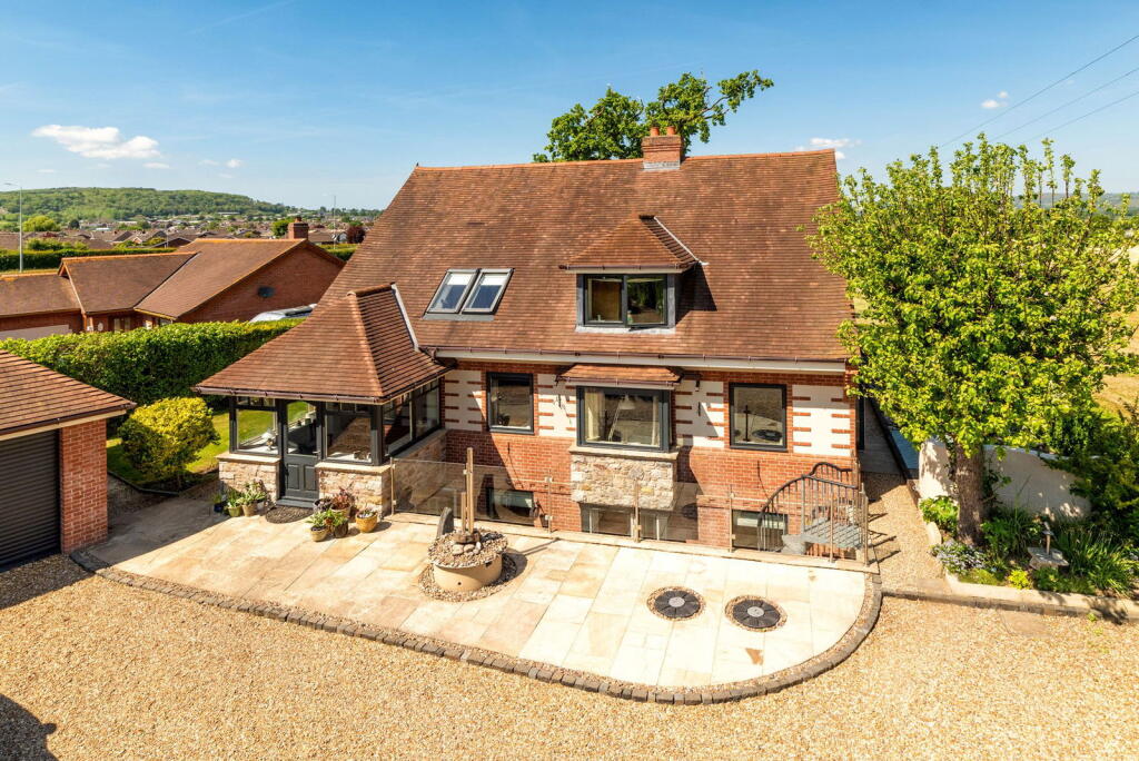 Main image of property: Y Berllan, Whitchurch Road, Denbigh, Denbighshire LL16 4PY