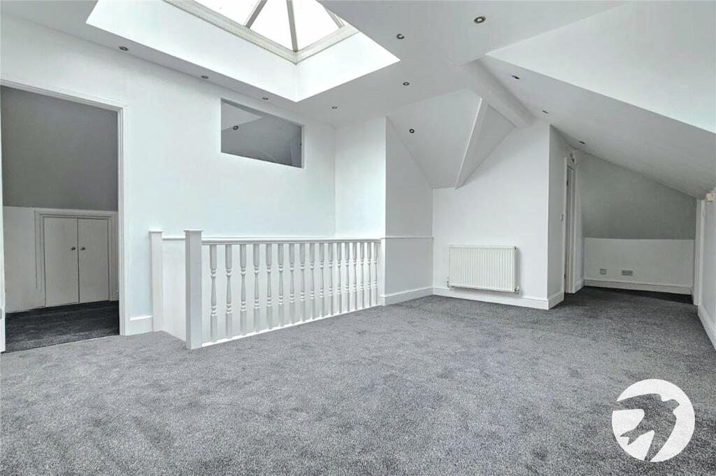 Studio flat for sale in Bromley Road, Catford, London, SE6