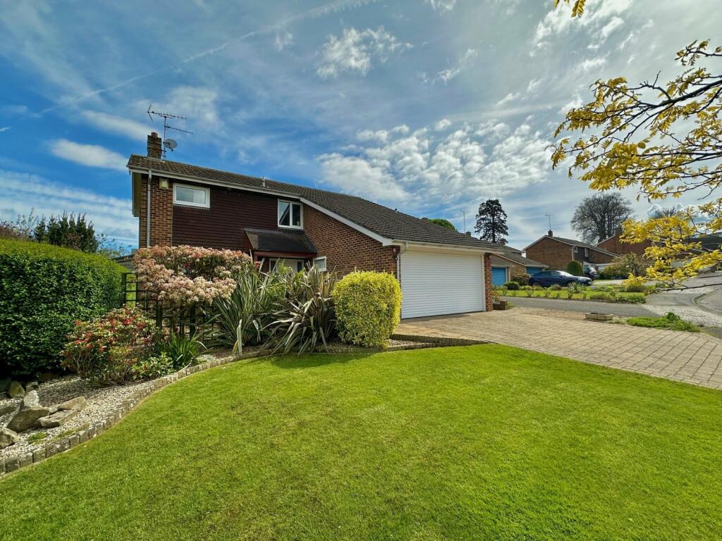 4 bedroom detached house for sale in Knoll Place, Walmer, Deal, Kent, CT14