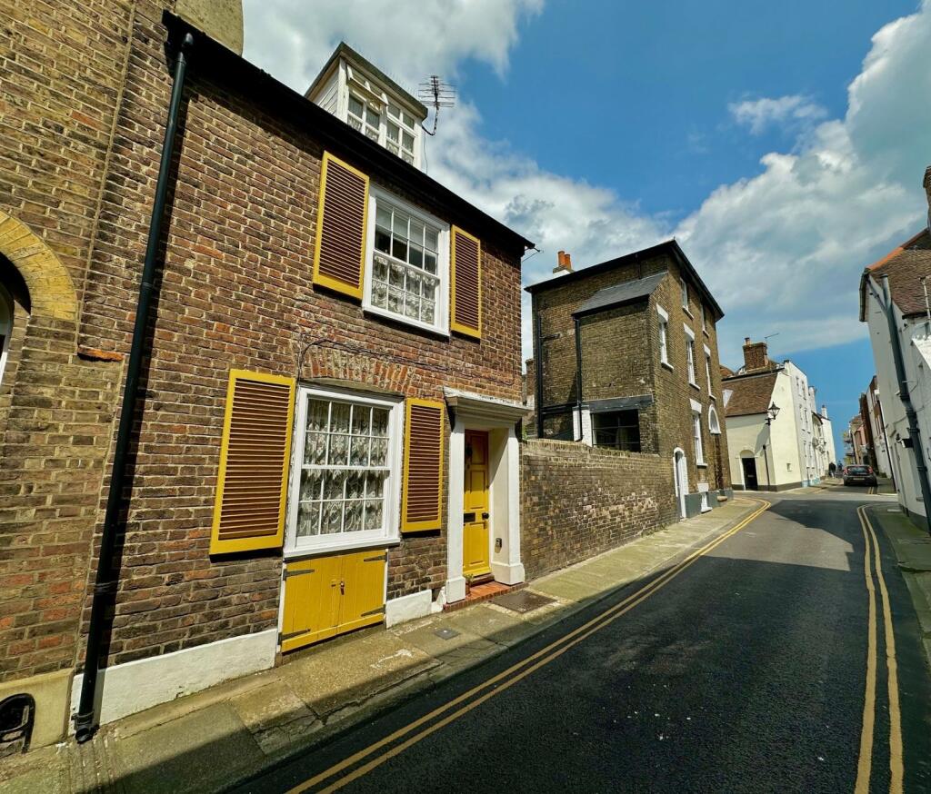 2 bedroom end of terrace house for sale in Farrier Street, Deal, Kent, CT14