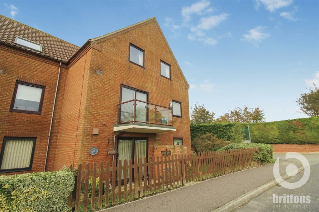 2 bedroom flat for sale in Kings Lynn Road, Hunstanton, PE36