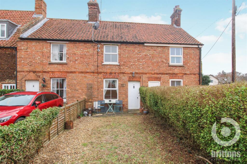 2 bedroom cottage for sale in Manor Road, Dersingham, PE31