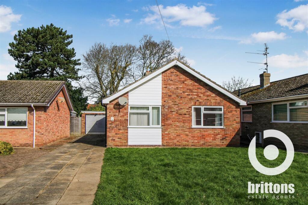2 bedroom detached bungalow for sale in Brent Avenue, PE31