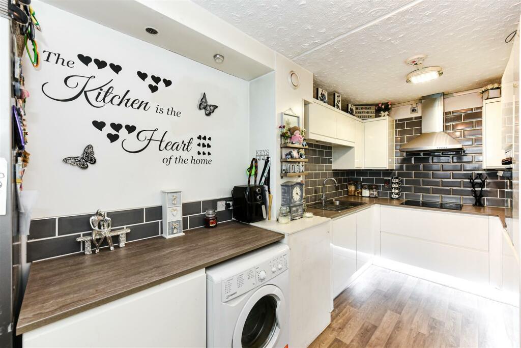 2 bedroom duplex for sale in Copperfield, Chigwell, IG7