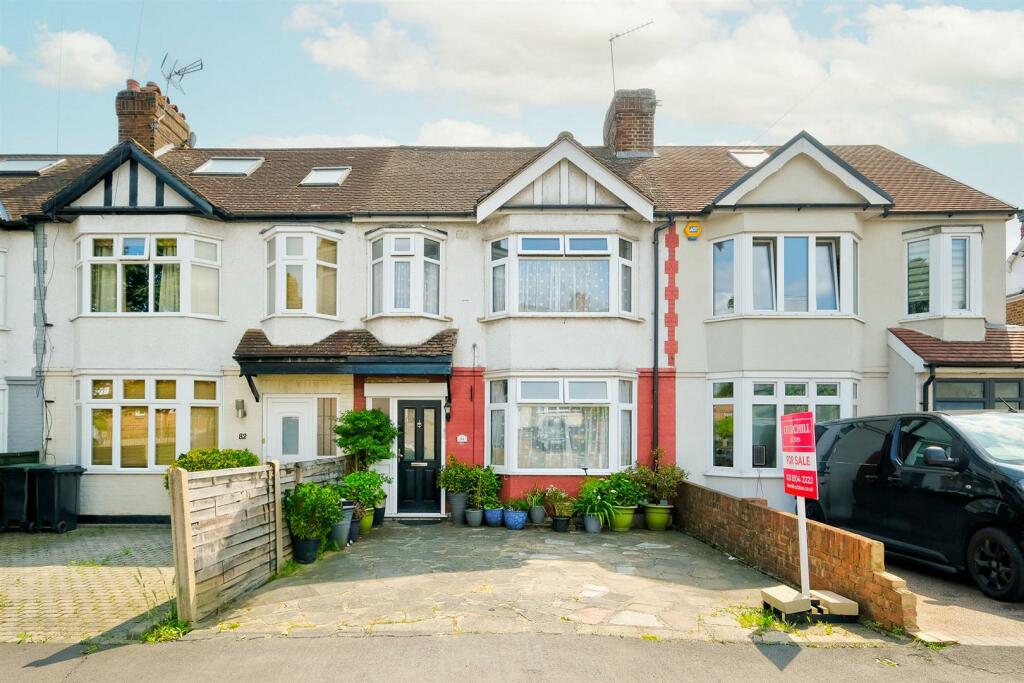 4 bedroom terraced house for sale in Buckhurst Way, Buckhurst Hill, IG9