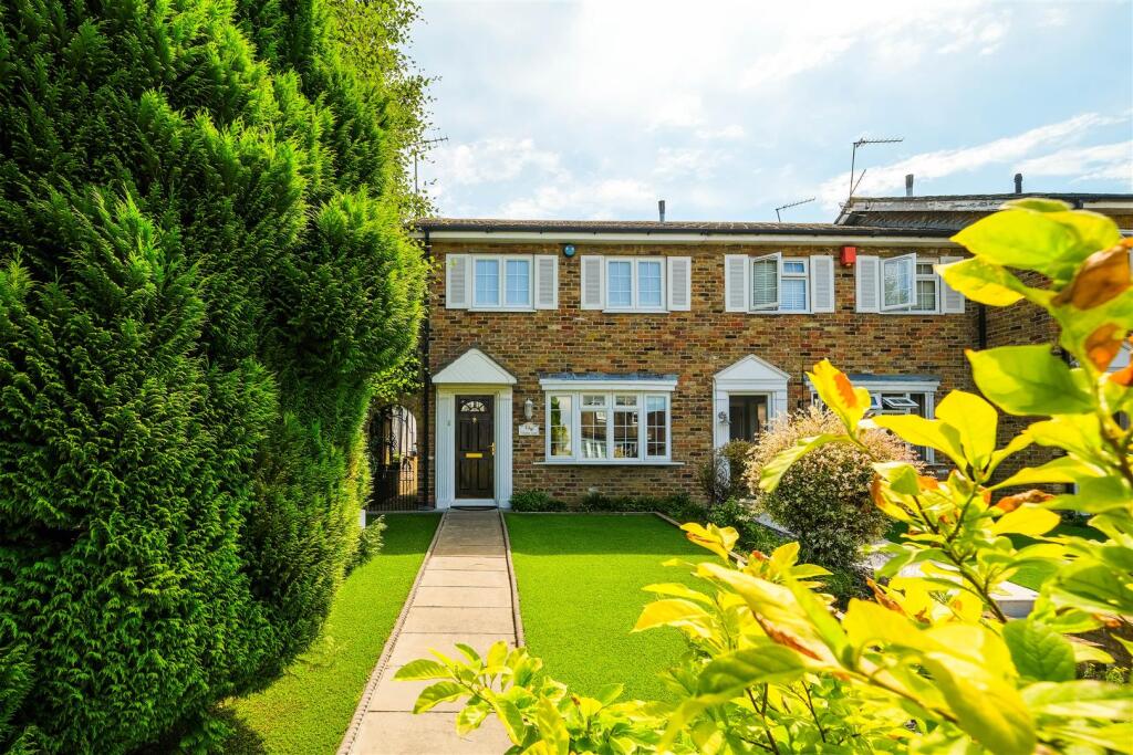 Main image of property: Parkside, Buckhurst Hill