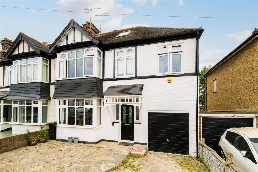 Main image of property: Chestnut Avenue, Buckhurst Hill