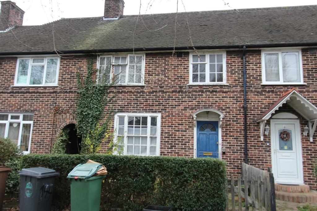 3 bedroom terraced house for sale in Bluehouse Road, Chingford, E4