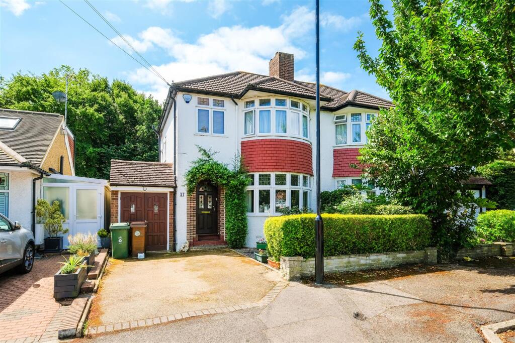 Main image of property: Rosslyn Avenue, North Chingford
