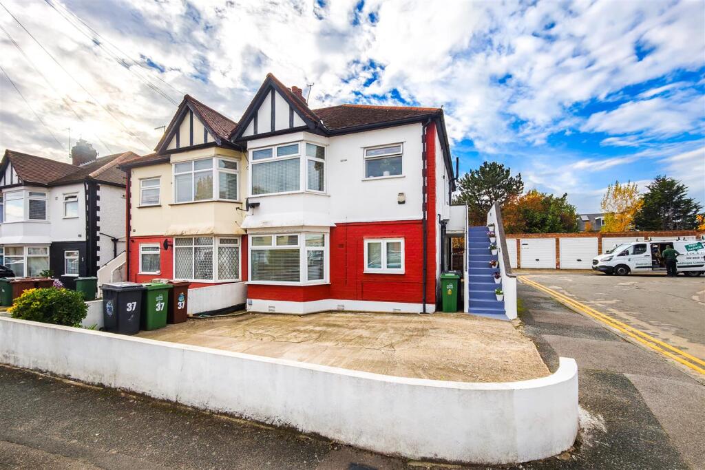 Main image of property: Hall Gardens, Chingford, E4