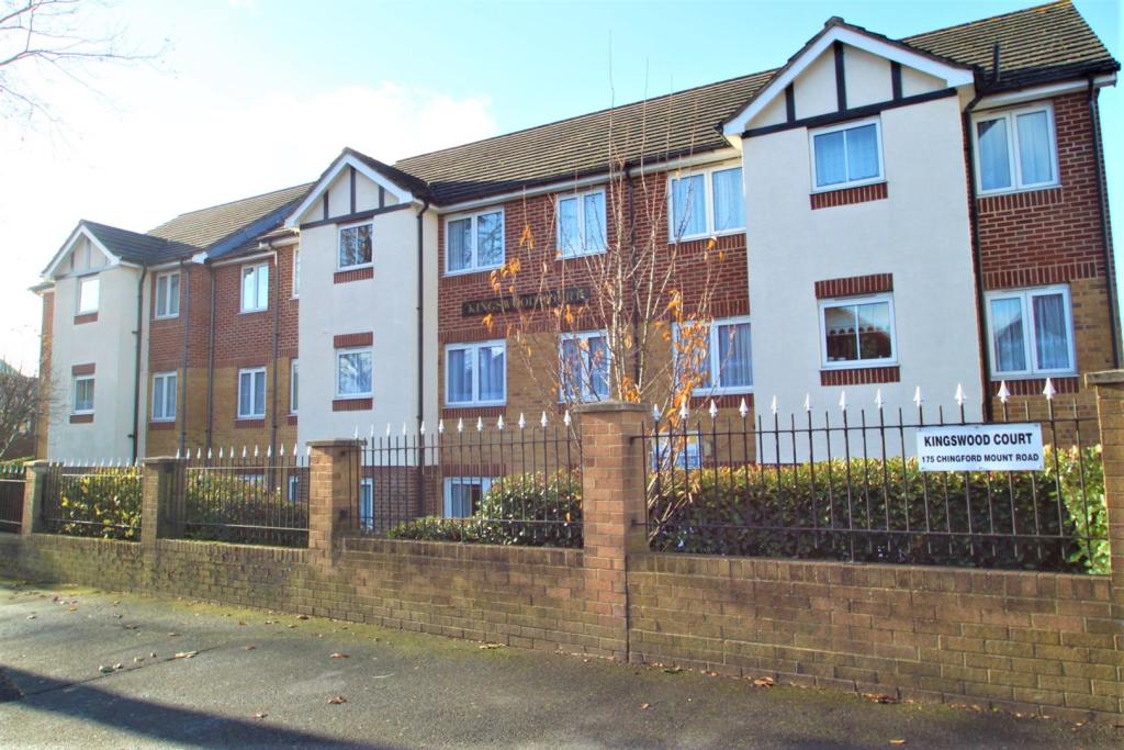 1 bedroom retirement property for sale in Kingswood Court, 175