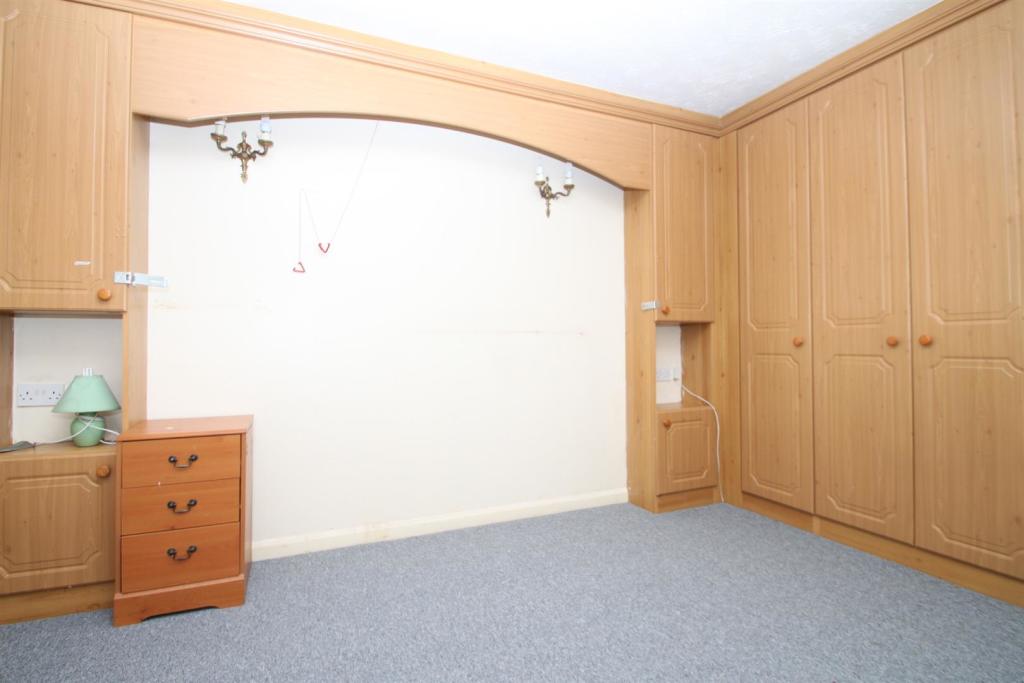 1 bedroom retirement property for sale in Kingswood Court, 175