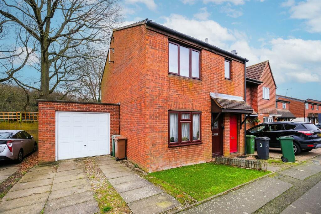 1 bedroom for sale in Mapleton Road, Chingford, E4