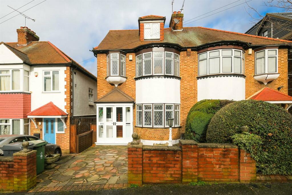 4 bedroom semidetached house for sale in Brindwood Road, Chingford, E4