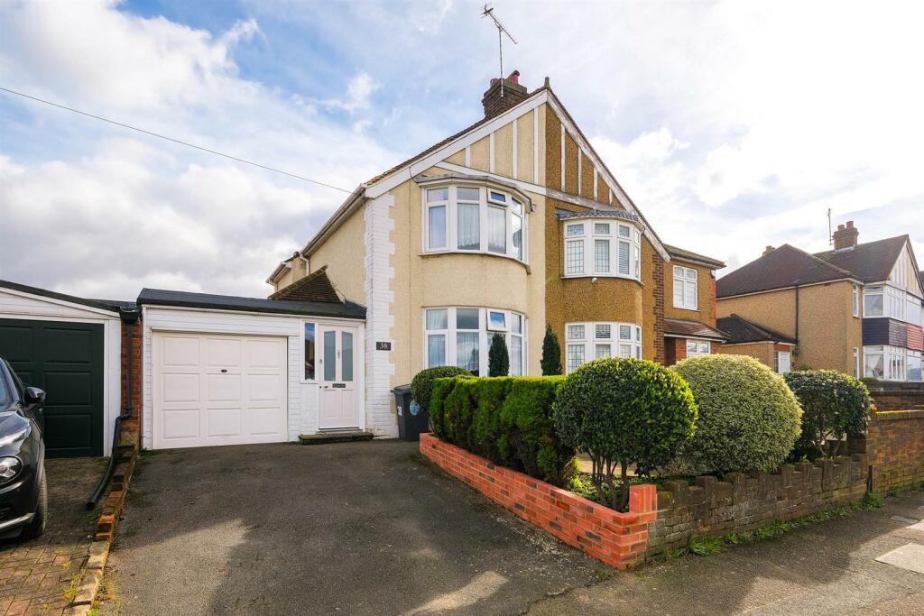 2 bedroom semidetached house for sale in Waltham Way, Chingford, E4