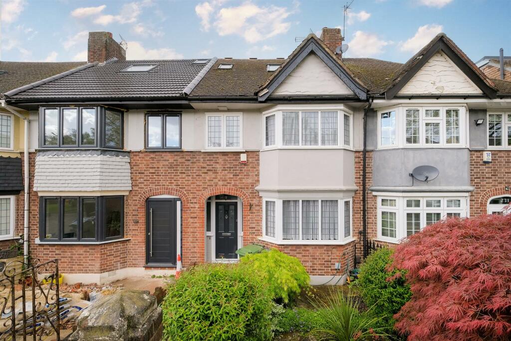 4 bedroom house for sale in Waltham Way, Chingford, E4