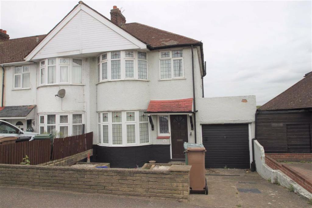 3 bedroom end of terrace house for sale in Waltham Way, Chingford, E4