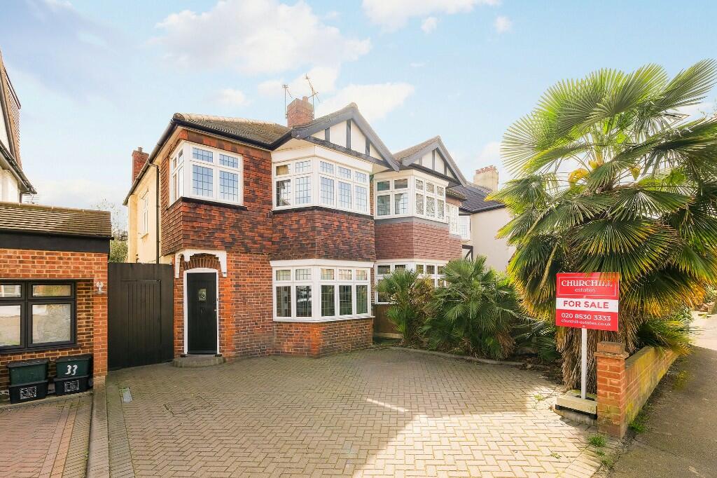 3 bedroom semidetached house for sale in Chigwell Road, London, E18