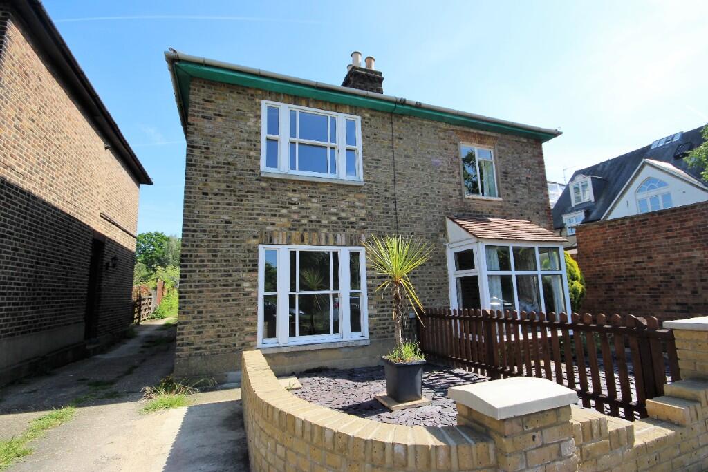 Main image of property: Links Road, Woodford Green, Essex, IG8