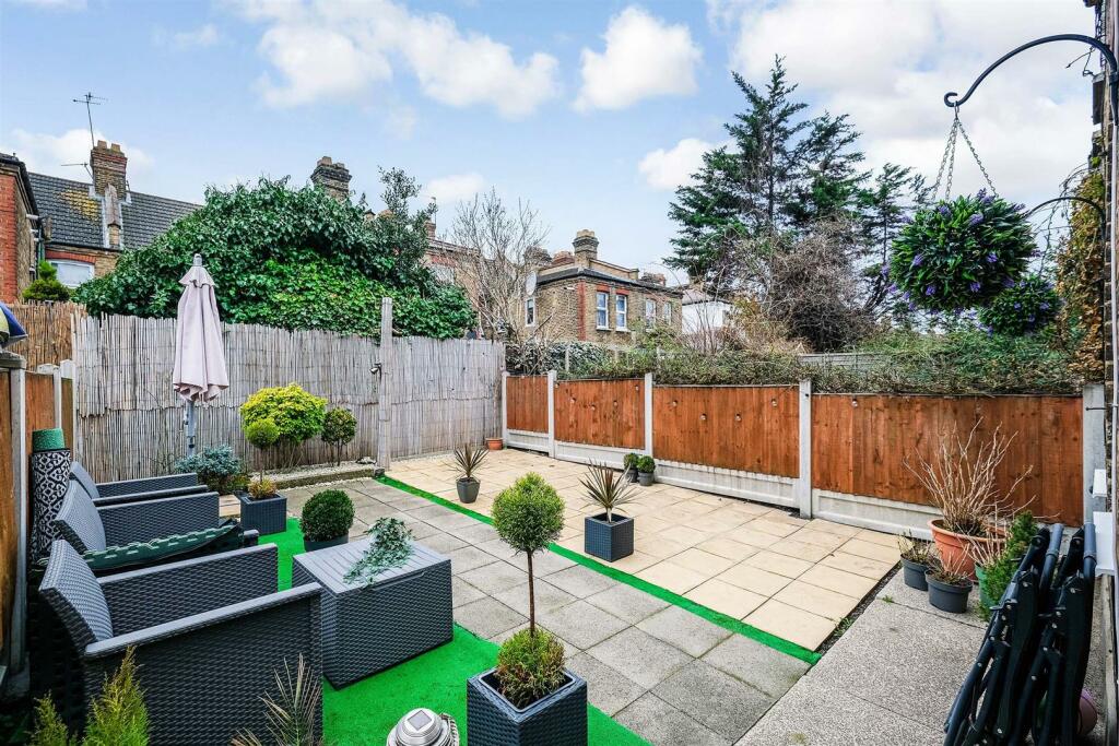1 bedroom flat for sale in Seymour Road, Leyton, E10