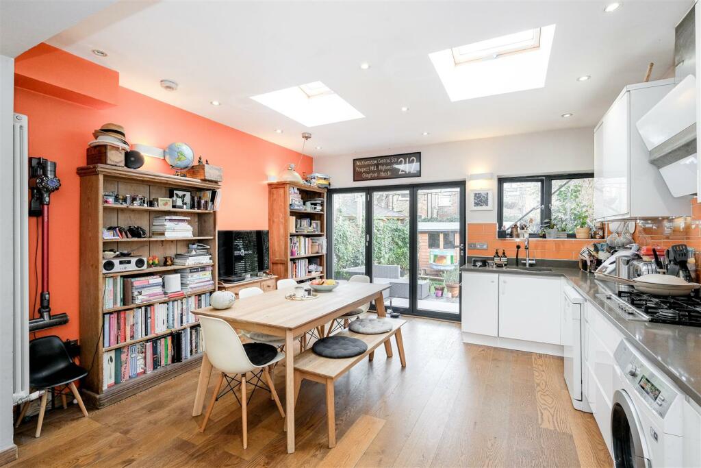 3 bedroom terraced house for sale in Elphinstone Road, Walthamstow, E17