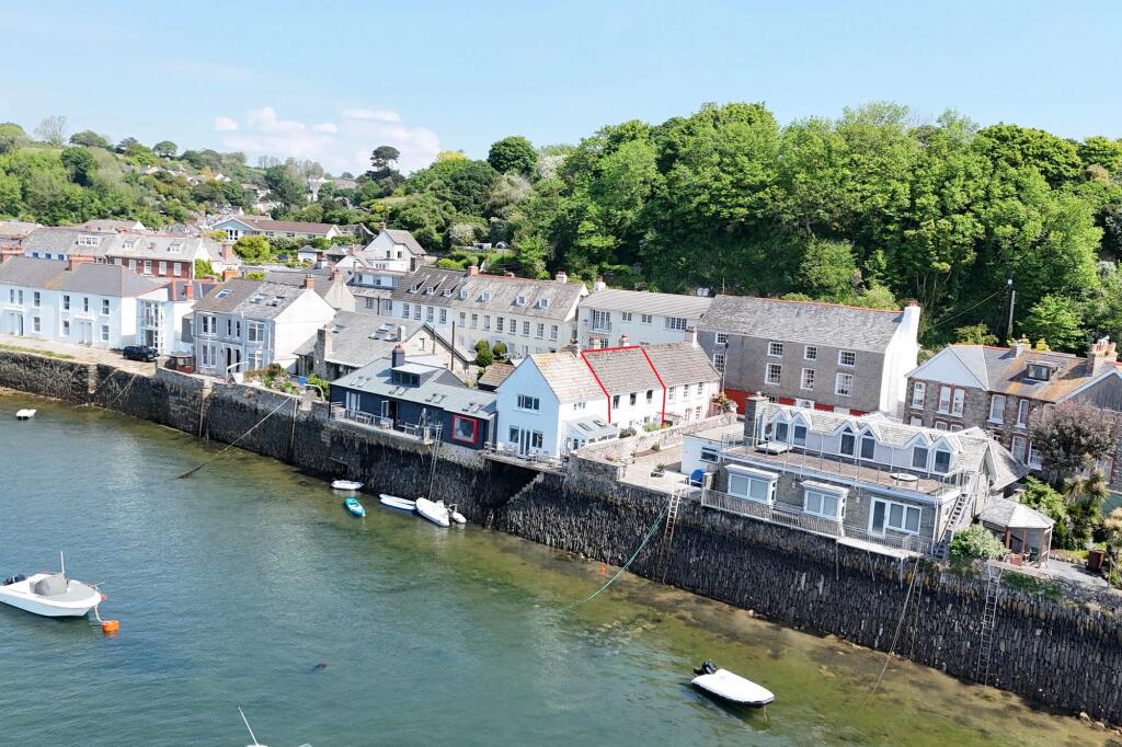 Main image of property: Rose Cottage, 57 Trefusis Road, Flushing, Falmouth TR11 5TZ