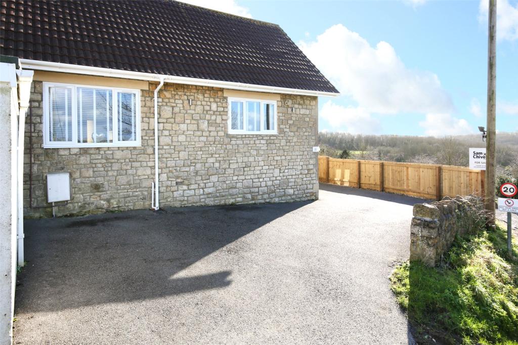 3 bedroom bungalow for rent in Church Road, Peasedown St John, Bath, BA2