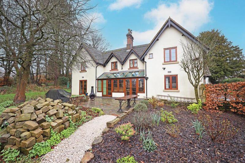 4 bedroom detached house for sale in Church Bank, Keele, ST5