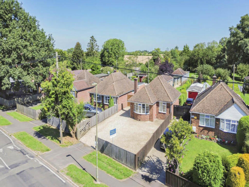 2 bedroom detached bungalow for sale in The Moors, KIDLINGTON, OX5