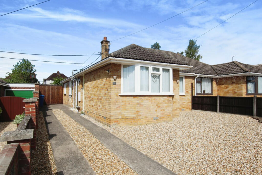 2 bedroom bungalow for sale in Aysgarth Road, Yarnton, OX5