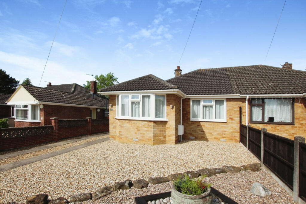 2 bedroom bungalow for sale in Aysgarth Road, Yarnton, OX5