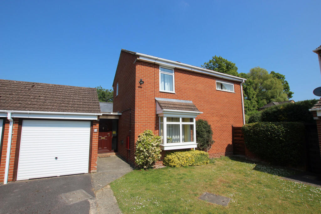 3 bedroom link detached house for sale in Chorefields, Kidlington, OX5