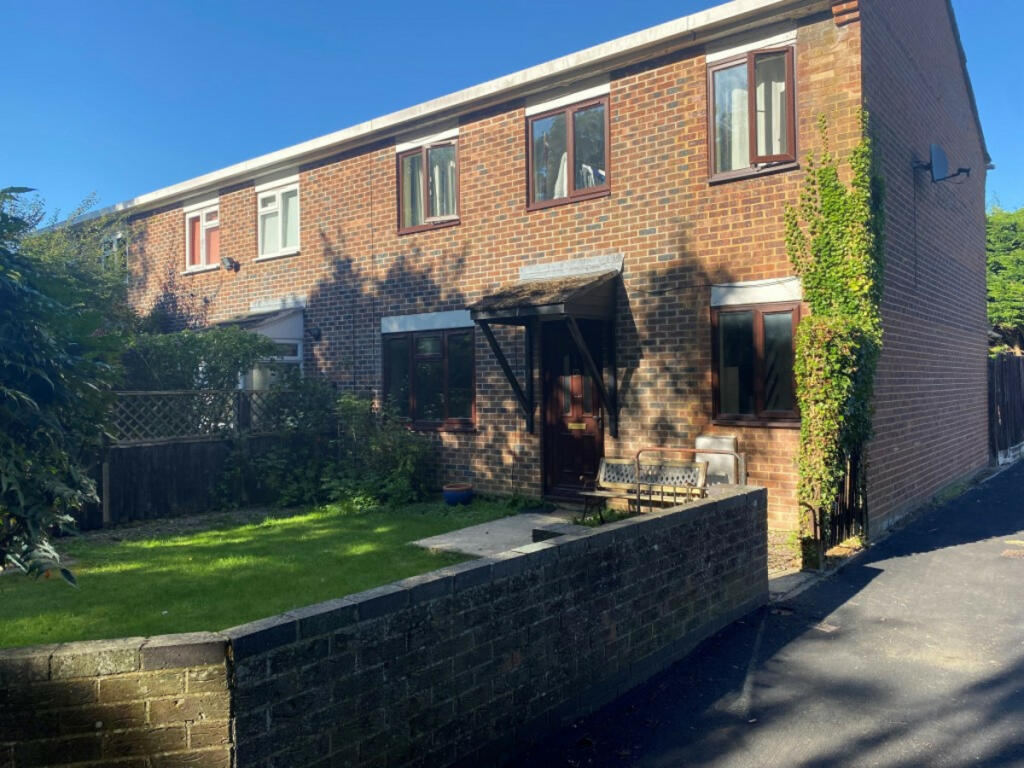 4 bedroom end of terrace house for sale in Brandon Close, Kidlington, OX5