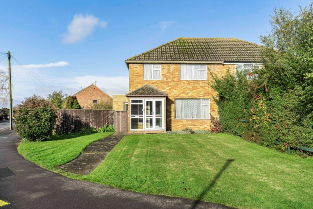 3 bedroom semidetached house for sale in South Avenue, Kidlington, OX5
