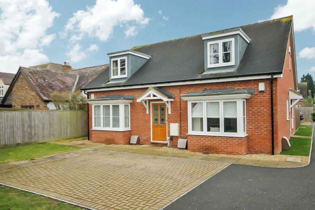 2 bedroom flat for sale in The Moors, Kidlington, OX5