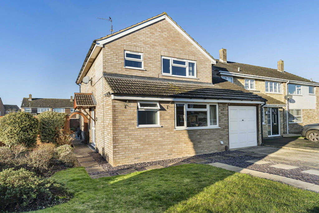 3 bedroom detached house for sale in Rowan Close, Kidlington, OX5