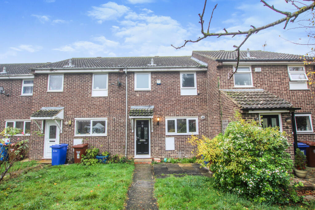 3 bedroom terraced house for sale in Maple Avenue, Kidlington, OX5