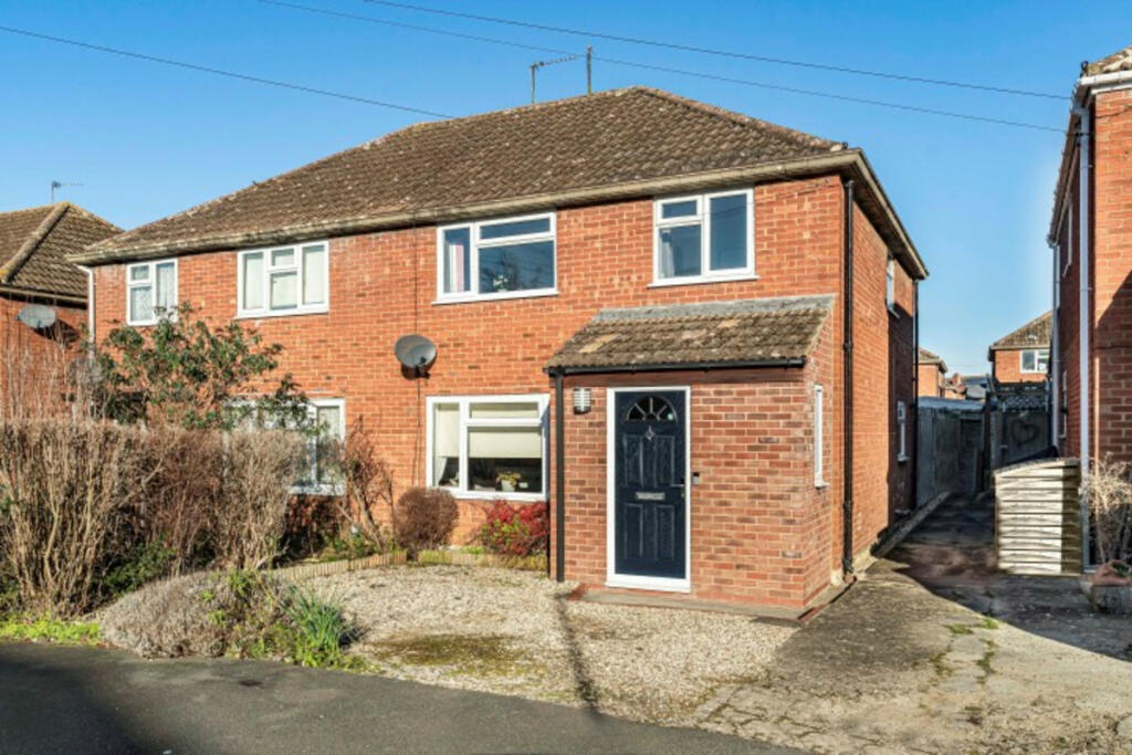 3 bedroom semidetached house for sale in South Avenue, Kidlington, OX5