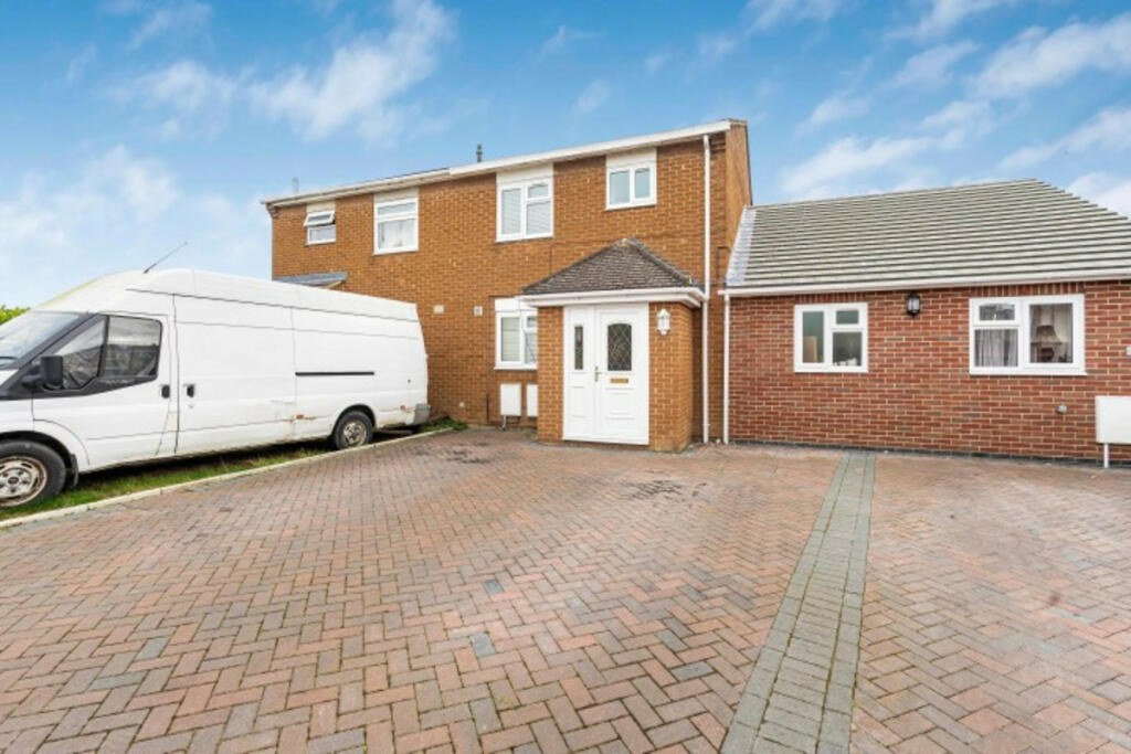 4 bedroom terraced house for sale in Fernhill Close, Kidlington, OX5