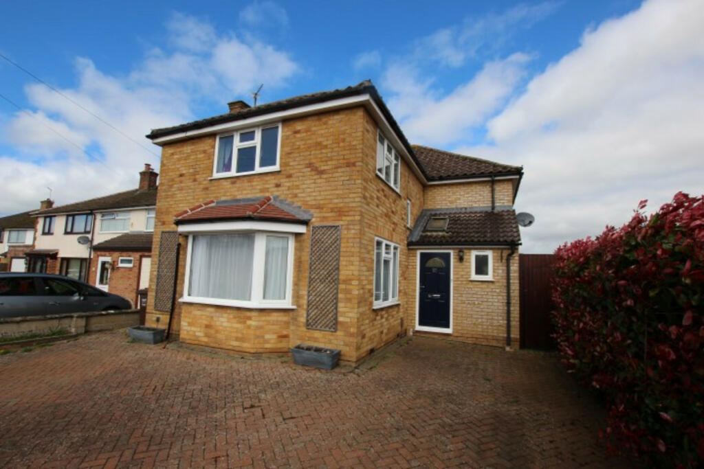 4 bedroom detached house for sale in Benmead Road, Kidlington, OX5