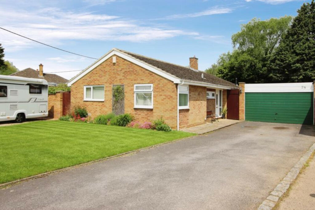3 bedroom bungalow for sale in Brasenose Drive, Kidlington, OX5