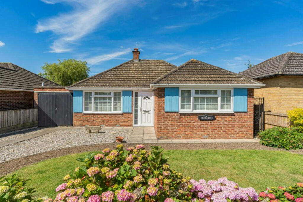 2 bedroom detached bungalow for sale in Hampden Drive, Kidlington, OX5