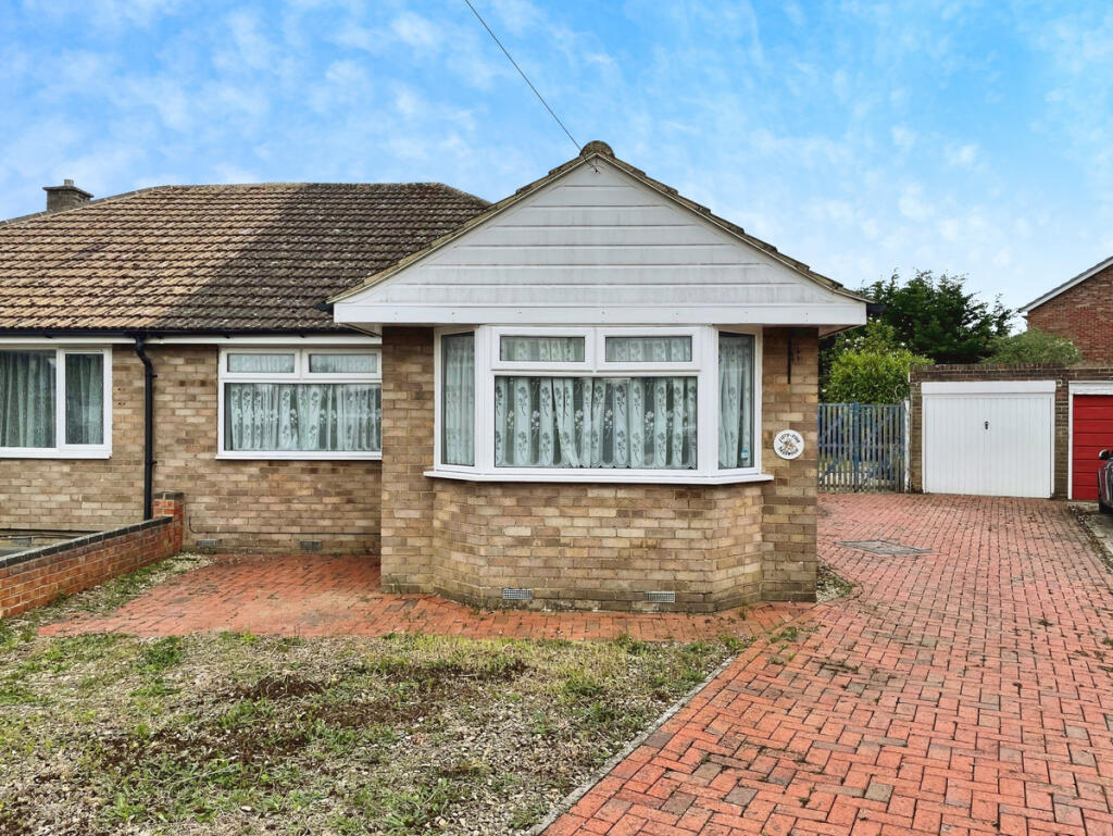 Main image of property: Dashwood Avenue, Yarnton, OX5