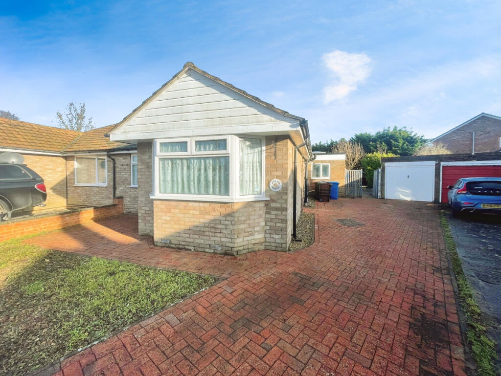Main image of property: Dashwood Avenue, Yarnton, OX5