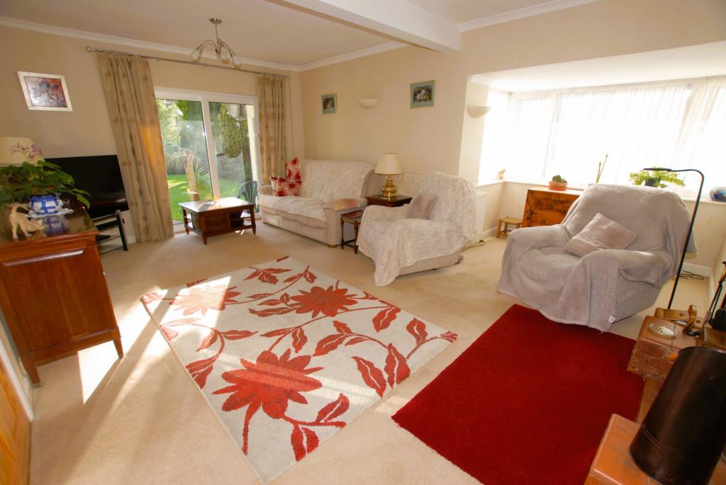 3 bedroom bungalow for sale in Kingsway, Dymchurch, TN29