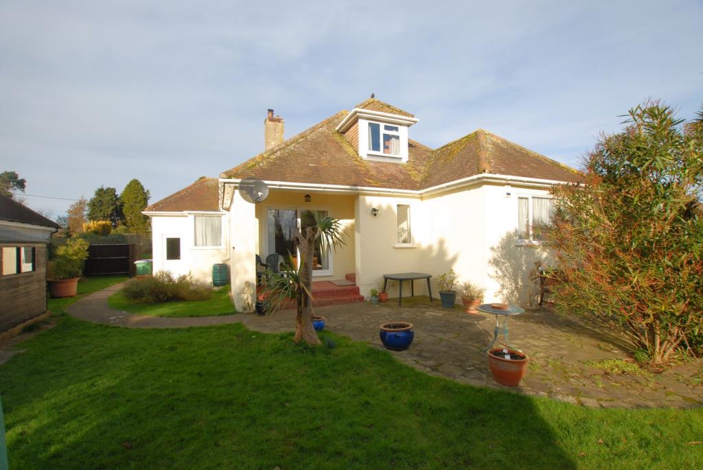 3 bedroom bungalow for sale in Kingsway, Dymchurch, TN29