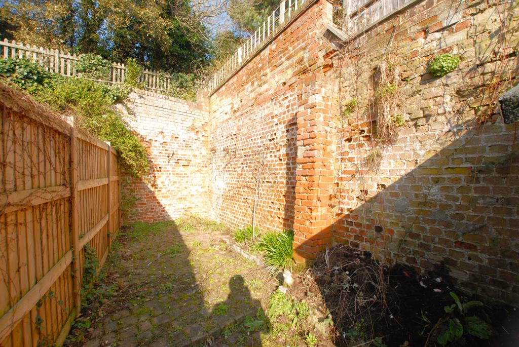 2 bedroom cottage for sale in Sandgate Hill, Sandgate, CT20