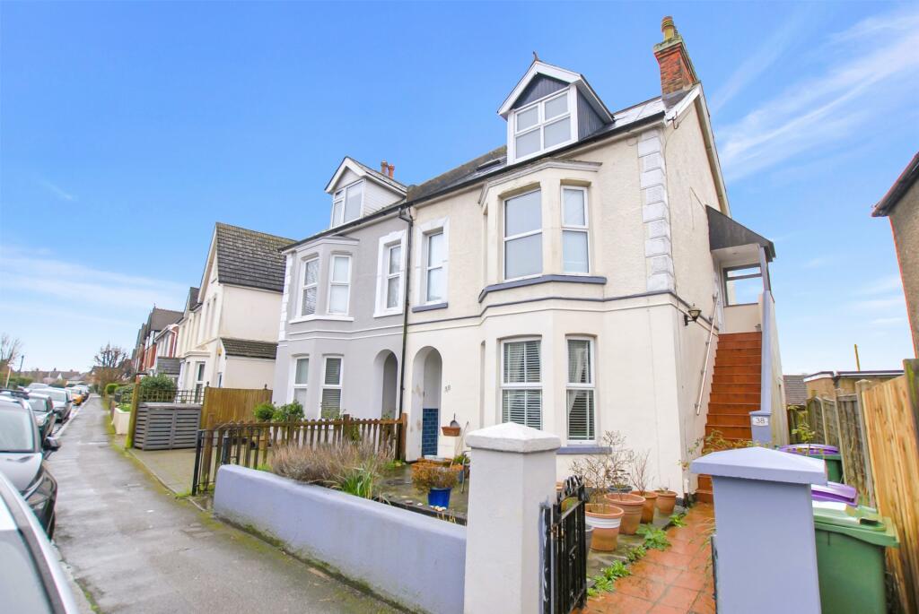 3 bedroom for sale in Seabrook Road, Hythe, CT21
