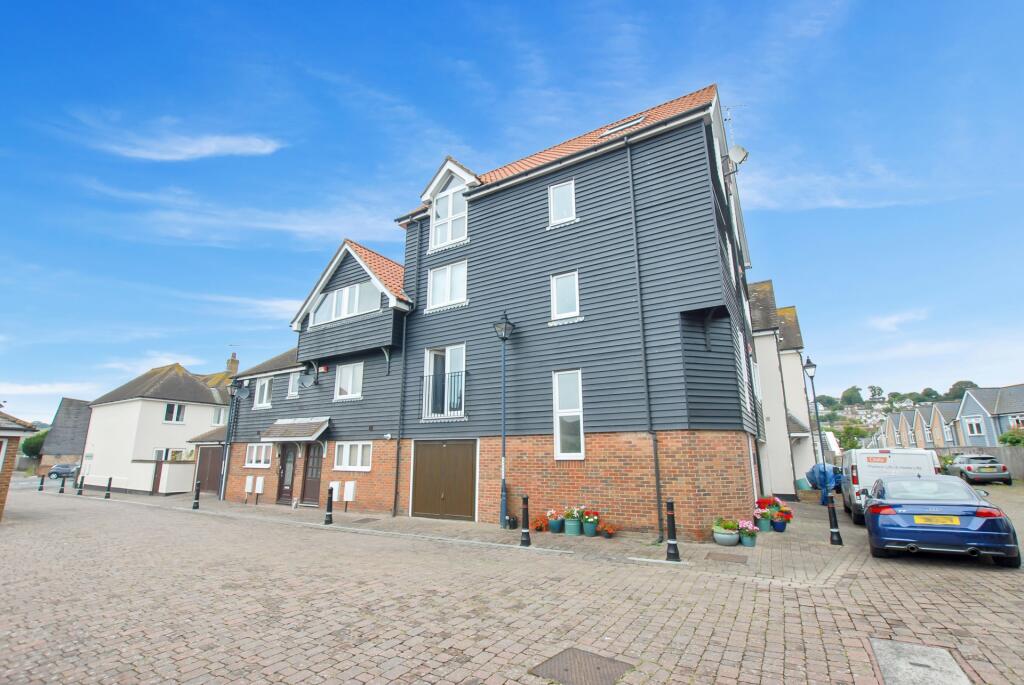 2 bedroom apartment for sale in Newmans Close, Hythe, CT21