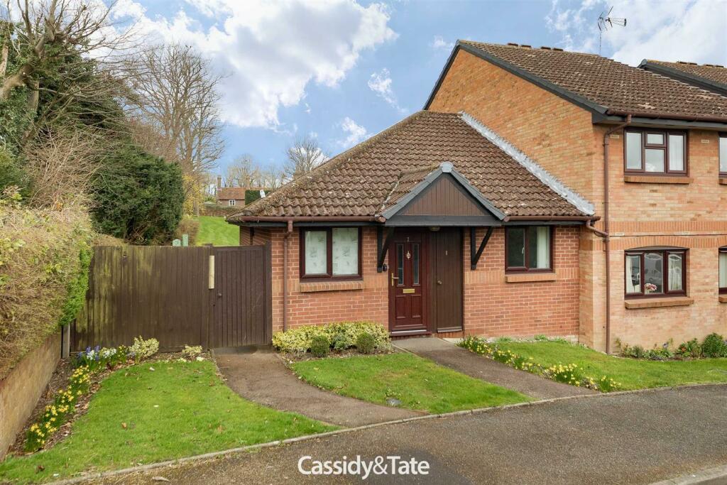 2 bedroom semidetached bungalow for sale in Four Limes, Wheathampstead